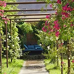 Oda ve Kahvaltı Domaine Aux Leopards Normands 3*