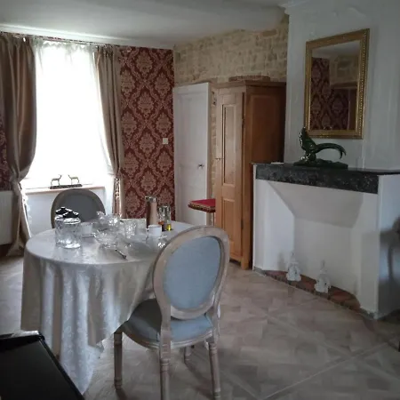 Domaine Aux Léopards Normands Couette-café 3*
