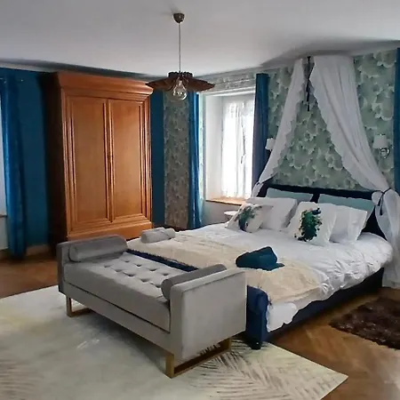 לינה וארוחת בוקר Domaine Aux Leopards Normands 3*