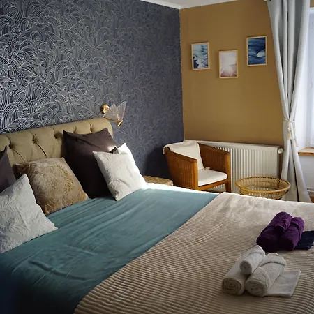 Domaine Aux Leopards Normands Bed & Breakfast